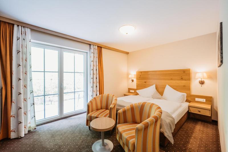 Economy Plus Double Room image 2