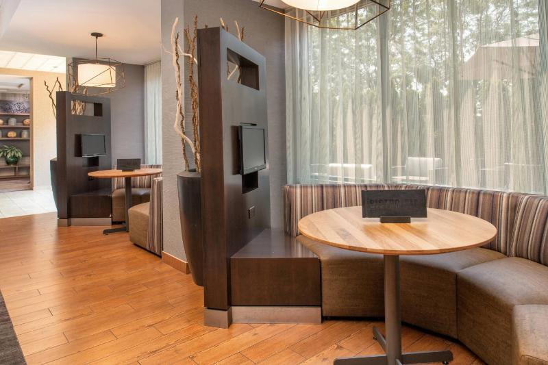 Courtyard by Marriott Portland Airport - image 22
