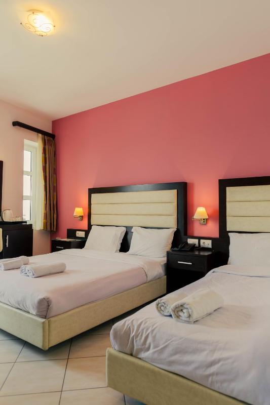 Triple Room with Sea View image 1