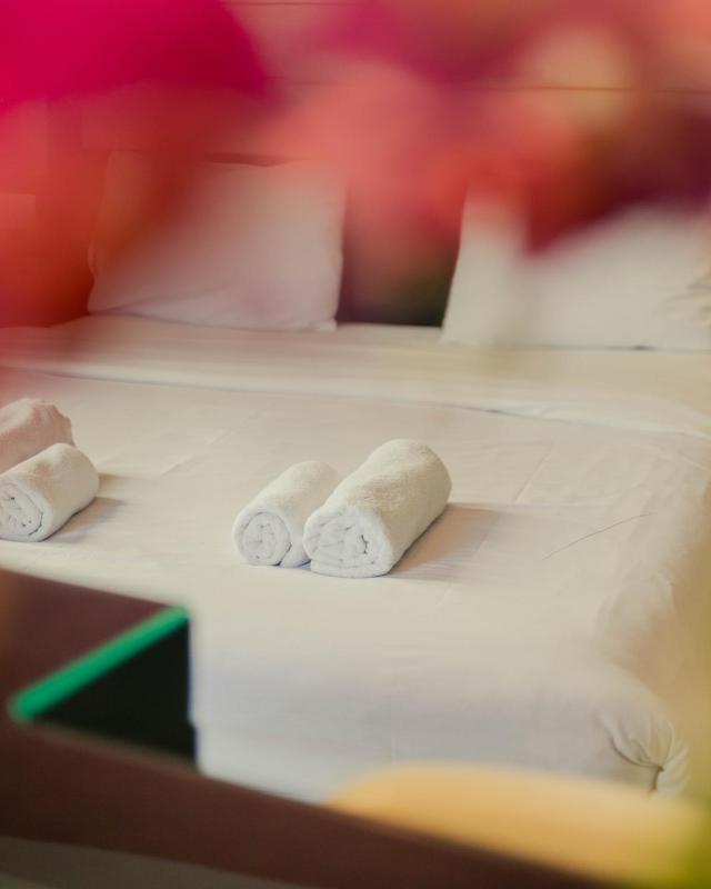 Double Room with Balcony and Sea View image 1