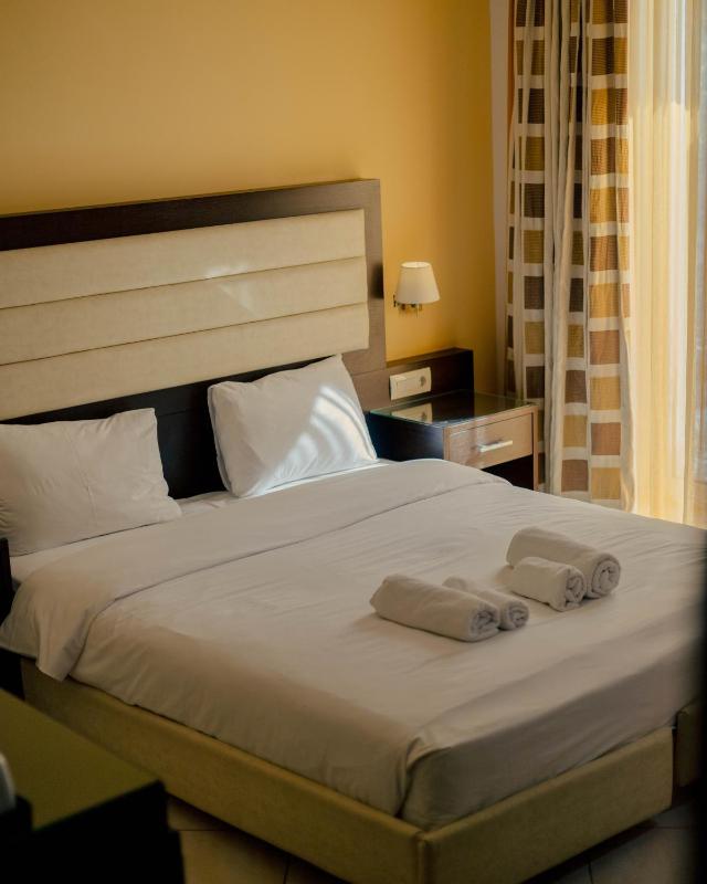 Double Room with City View image 1