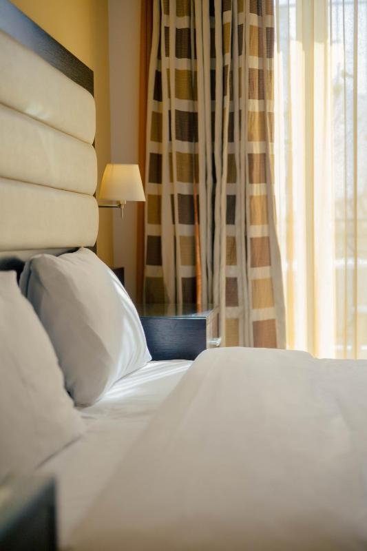 Double Room with Balcony and Sea View image 3