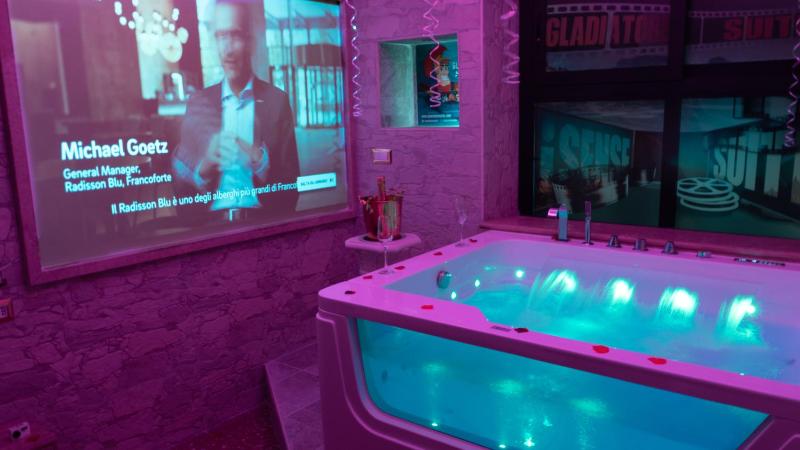 Queen Suite with Spa Bath image 2