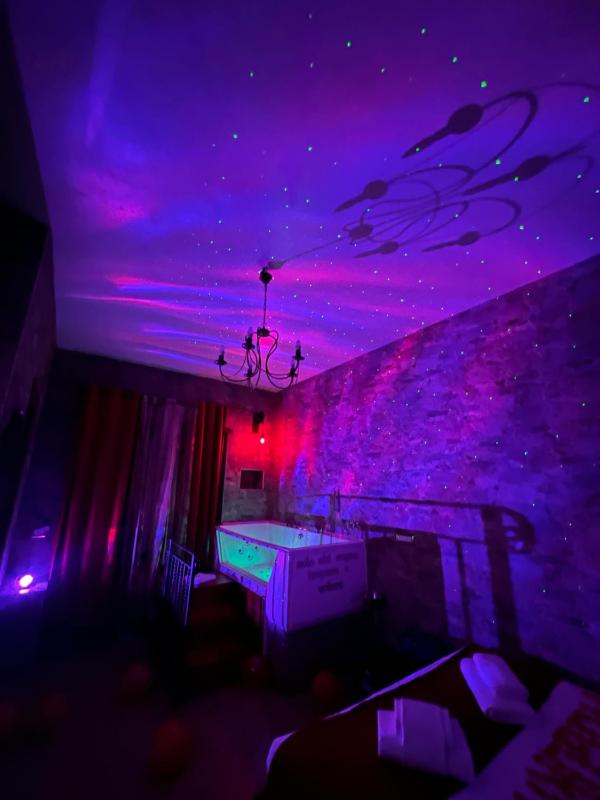 Double Room with Spa Bath image 4