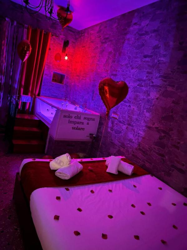 Double Room with Spa Bath image 2