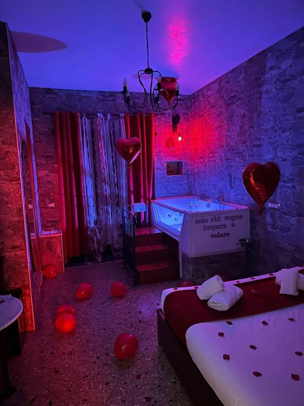 Double Room with Spa Bath image 3