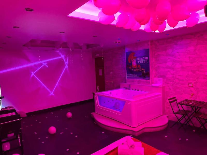 King Suite with Spa Bath image 2