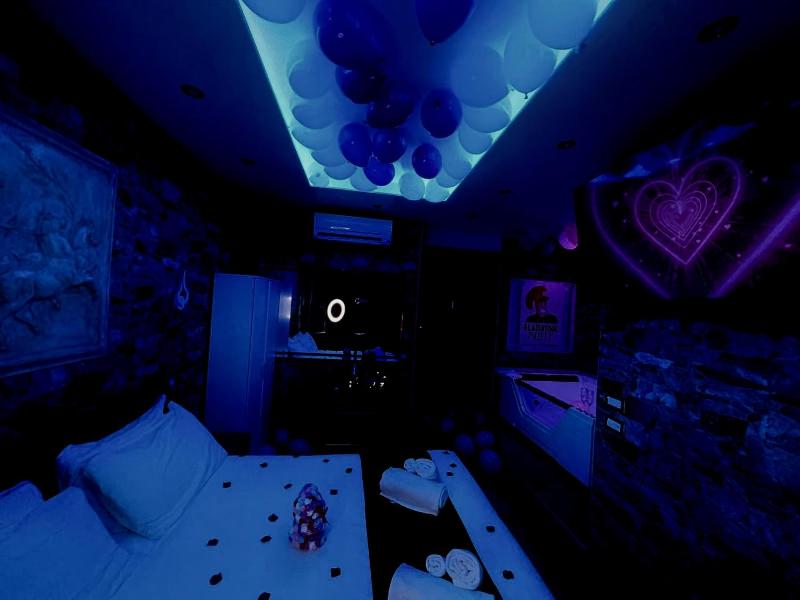 Suite with Spa Bath image 3