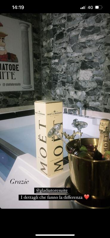 Suite with Spa Bath image 2