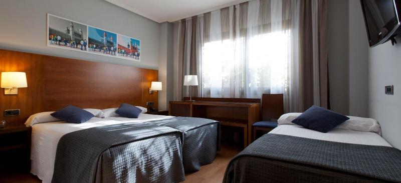 Triple Room (2 Adults + 1 Child) image 4