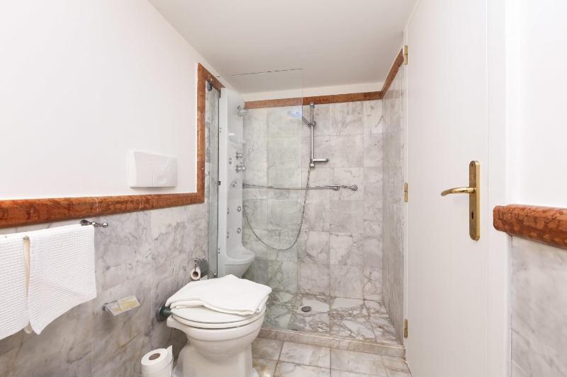 Suite image 3