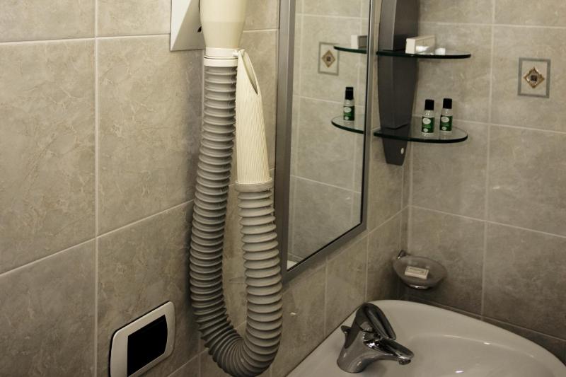 Single Room image 2