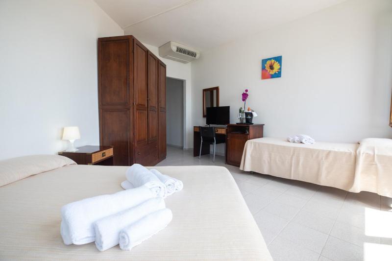 Quadruple Room image 4