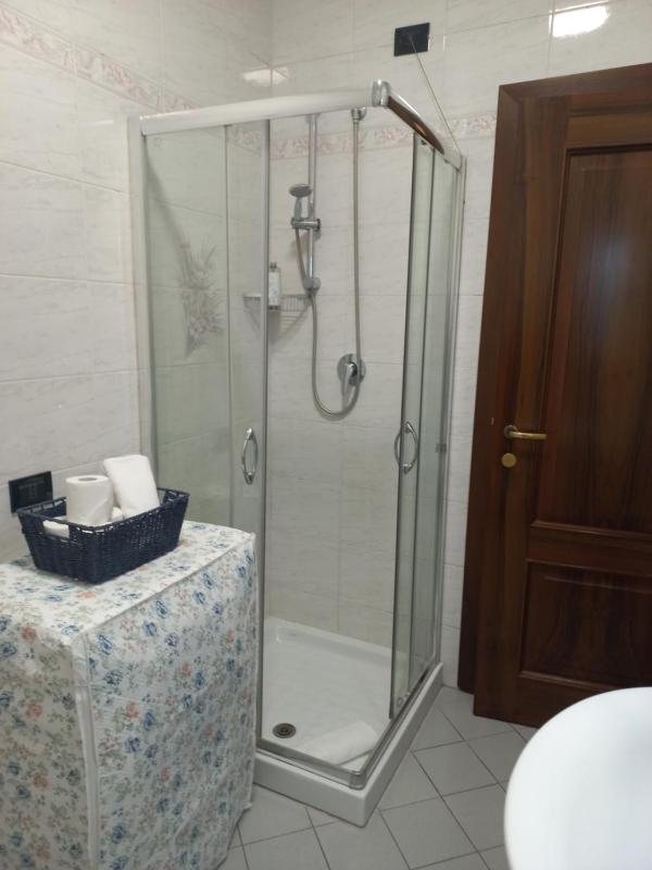 Standard Double Room with Shared Bathroom image 2