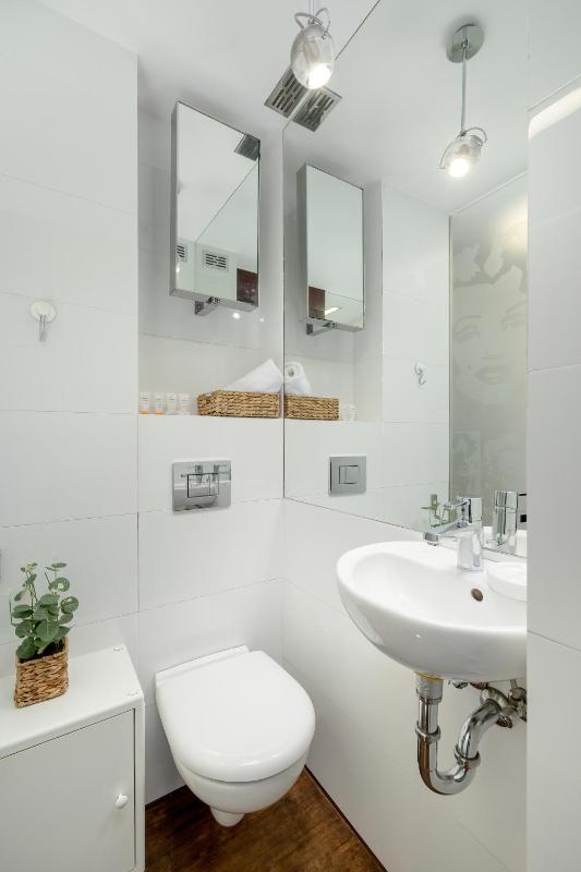 Katowicka Comfy Apartments next to Spodek by Noclegi Renters - image 11