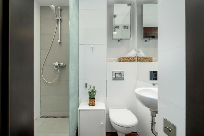 Katowicka Comfy Apartments next to Spodek by Noclegi Renters - image 2