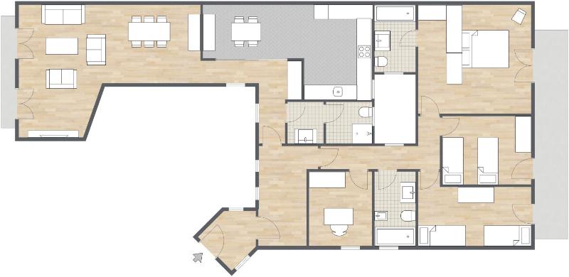 Deluxe Four-Bedroom Apartment image 2