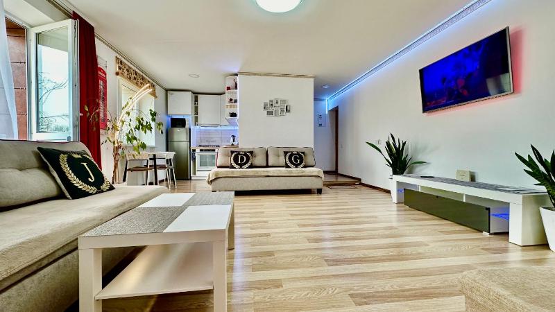 NeriesApartment No.2 Bedrooms Modern Suite In Centrum - image 46