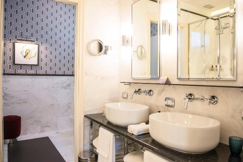 Junior Suite image 2