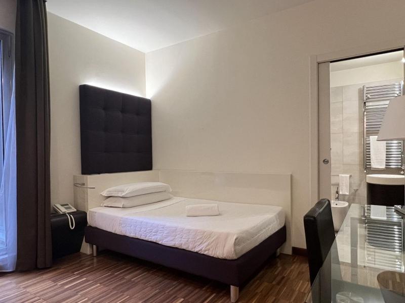 Business Double Room image 4