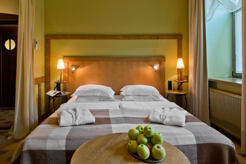 Double or Twin Room with Sauna and Jacuzzi access image 4