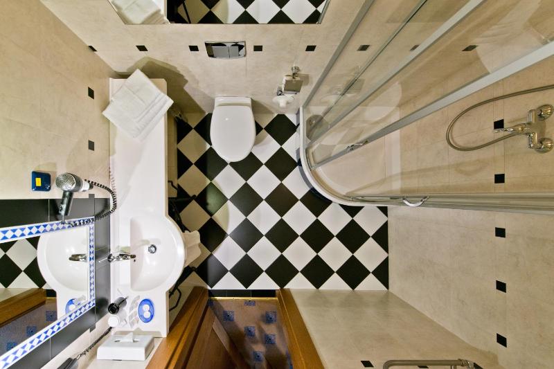 Double or Twin Room with Sauna and Jacuzzi access image 3