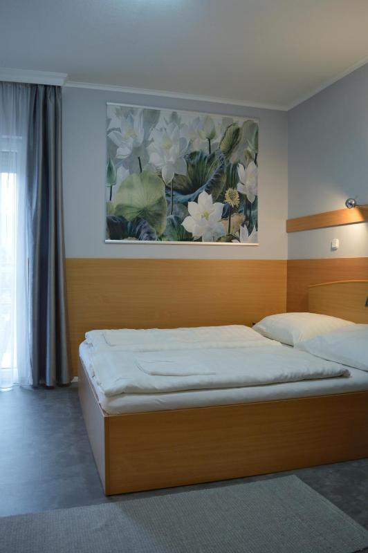 Double Room image 3