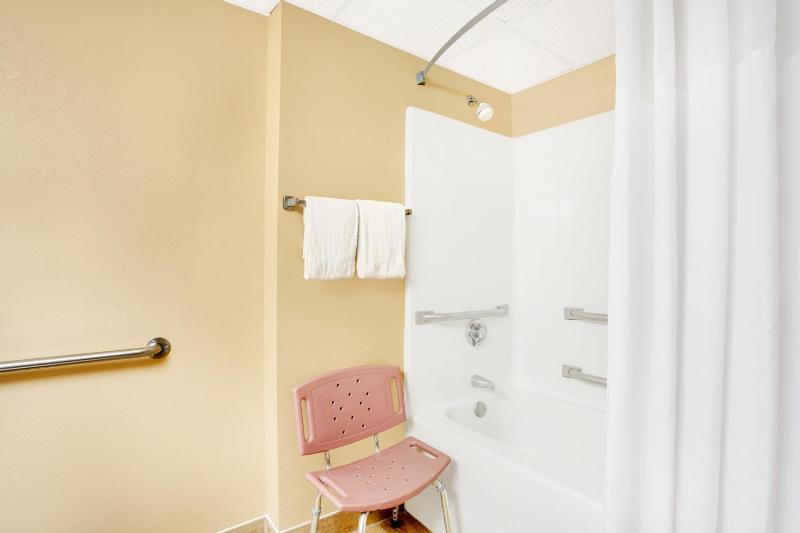 King Room - Disability Access/Non-Smoking image 2