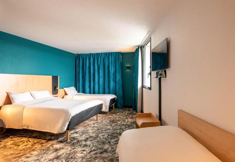 Quadruple Room image 4