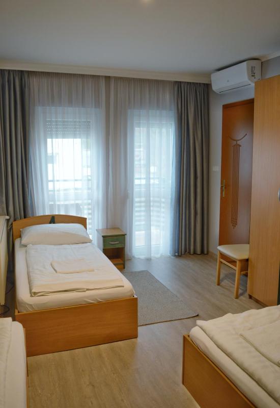 Quadruple Room image 4