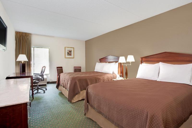 Double Room with Two Double Beds - Smoking image 1