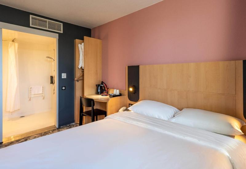 Double Room - Disability Access image 2