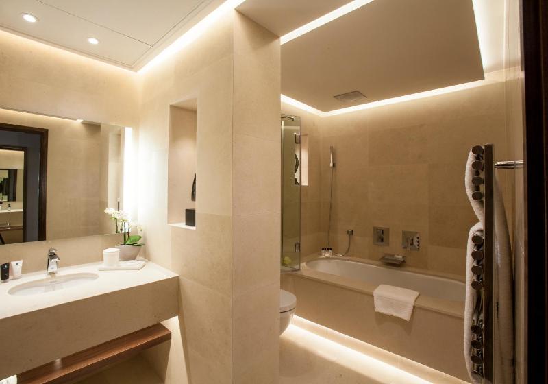 Deluxe Double Room with Balcony image 4