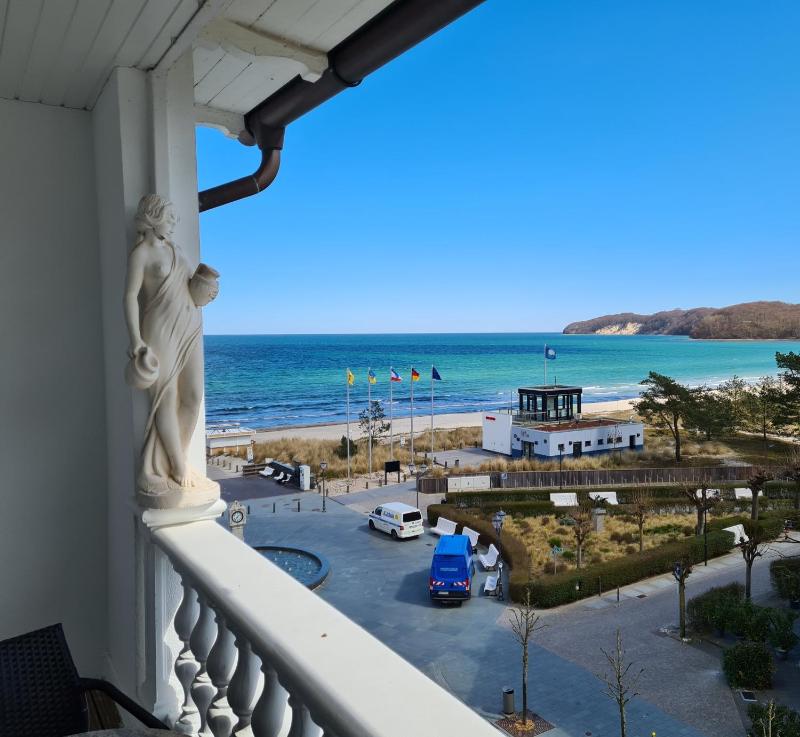Double room with balcony seaside/Main road image 1
