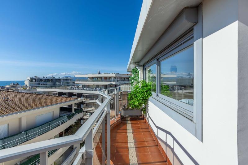 Agence des Résidences - Plein centre de Cannes - image 19