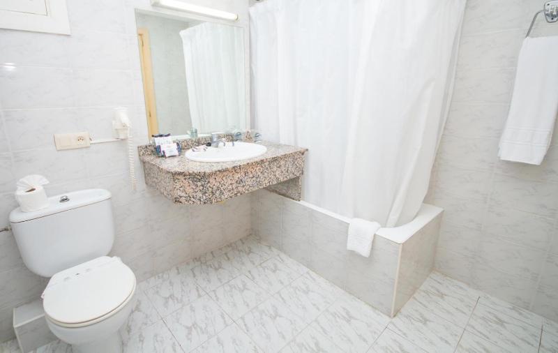 Small Double Room image 2