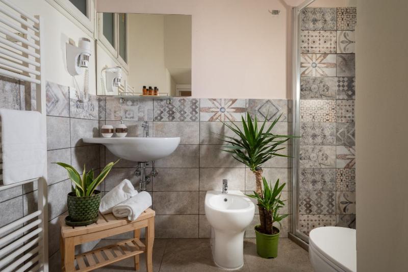 Superior Double Room image 3