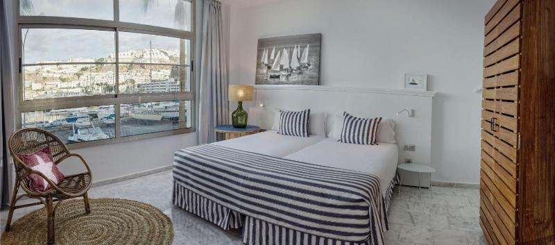 Deluxe Suite with Sea View  image 3