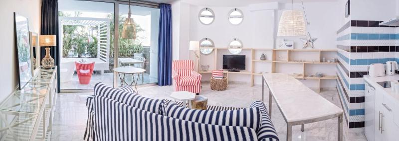 Deluxe Suite with Sea View  image 4