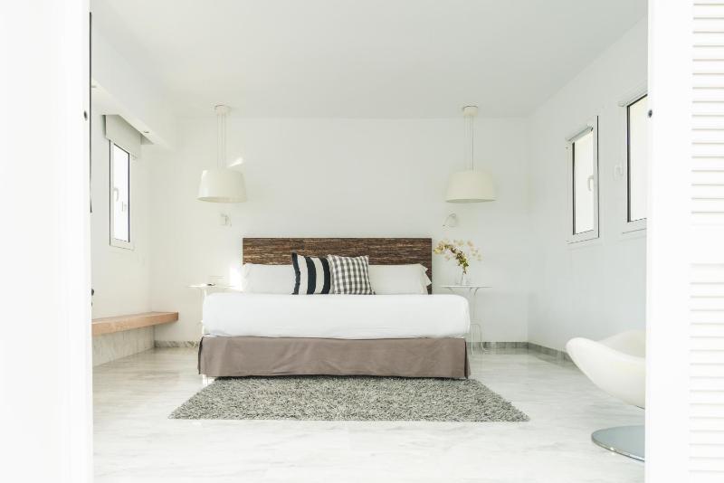 Villa with Hot Tub (4 Adults) image 1