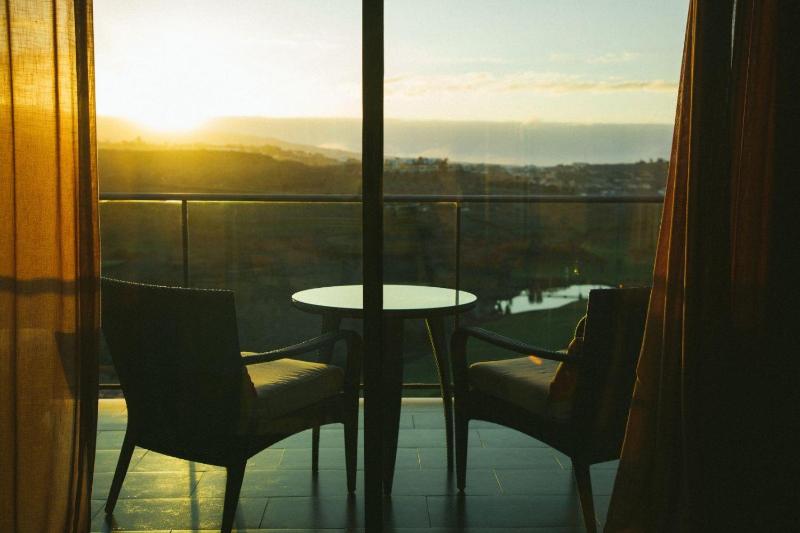 Deluxe Double Room with Golf Course Views (2 Adults + 1 Child) image 2