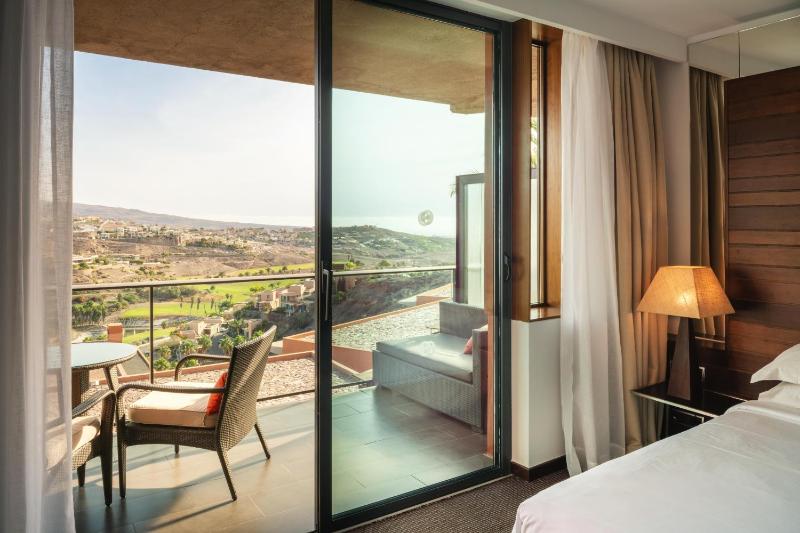 Deluxe Double or Twin Room image 1