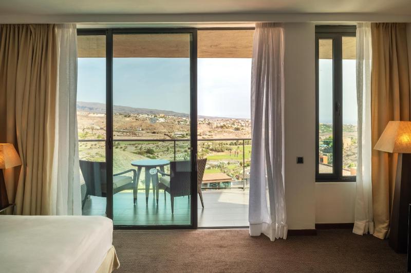 Deluxe Room (2 Adults + 1 Child) image 4
