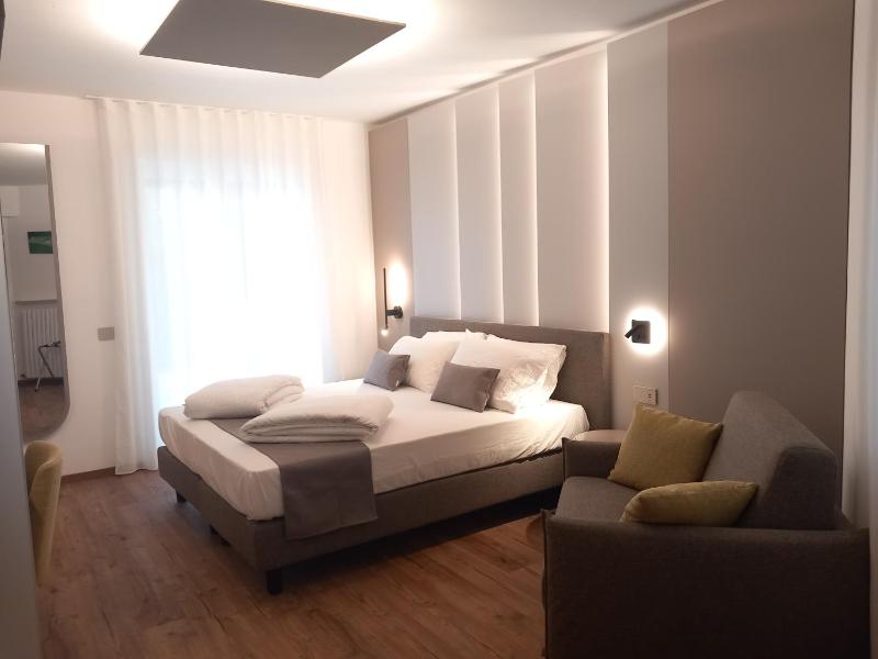 Deluxe Double or Twin Room with Lake View image 1