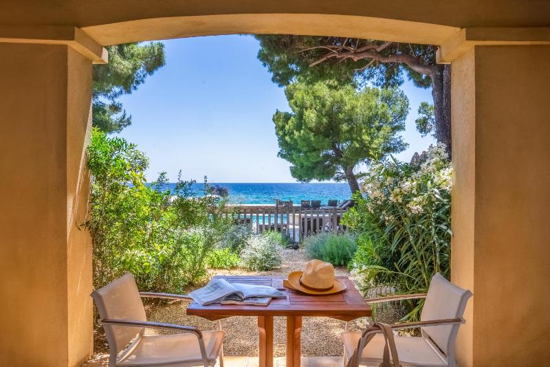 Double Room with Sea View image 1