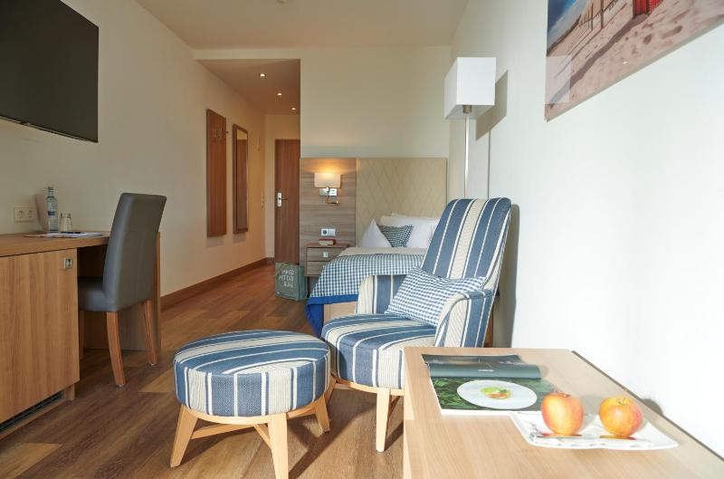 Single Room with Sea View - Ground Floor image 4