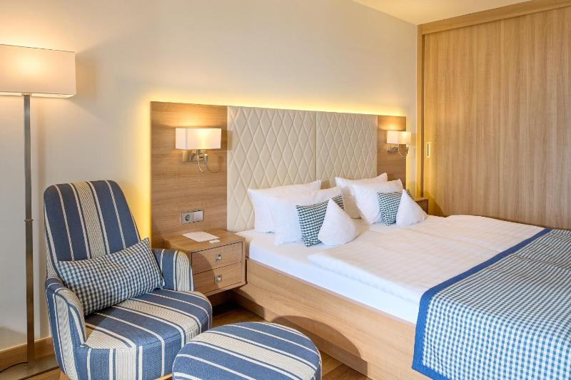 Double Room with Balcony and Direct View of the Sea Ground floor image 4