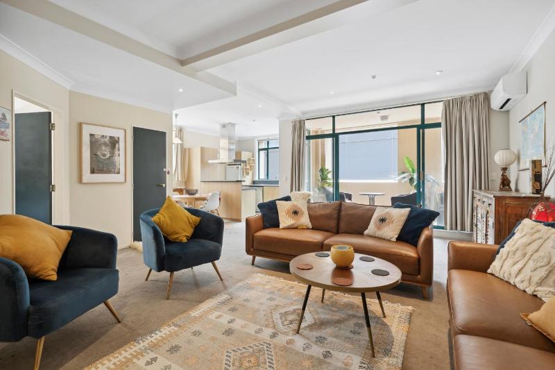 The Urban Charmer - Wellington Holiday Apartment Images