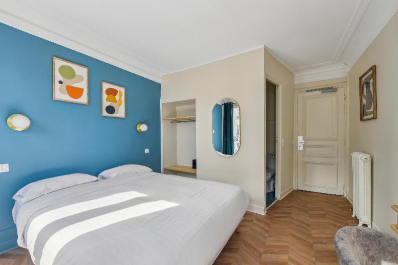 Superior Double Room image 3