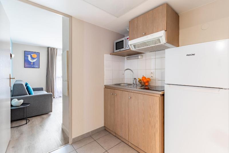 One-Bedroom Apartment image 4